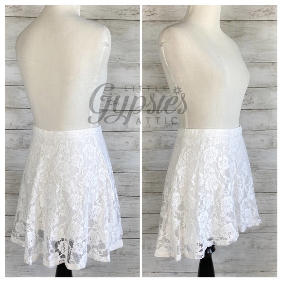 **TAKING DOWN** Abercrombie & Fitch Lace Mini Skirt - Picture 5 of 10